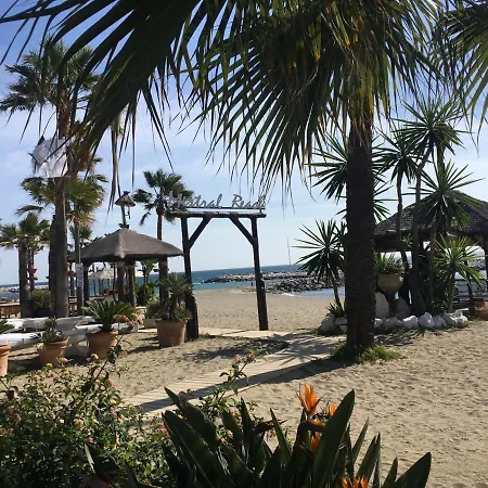 Urbanizacion La Herradura 아파트 *